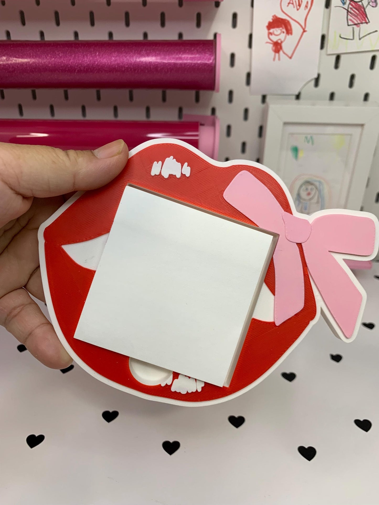 Lip with Bow Note Holder File ( & 3MF) by Lina Loves Two, handmade in Los Angeles CA