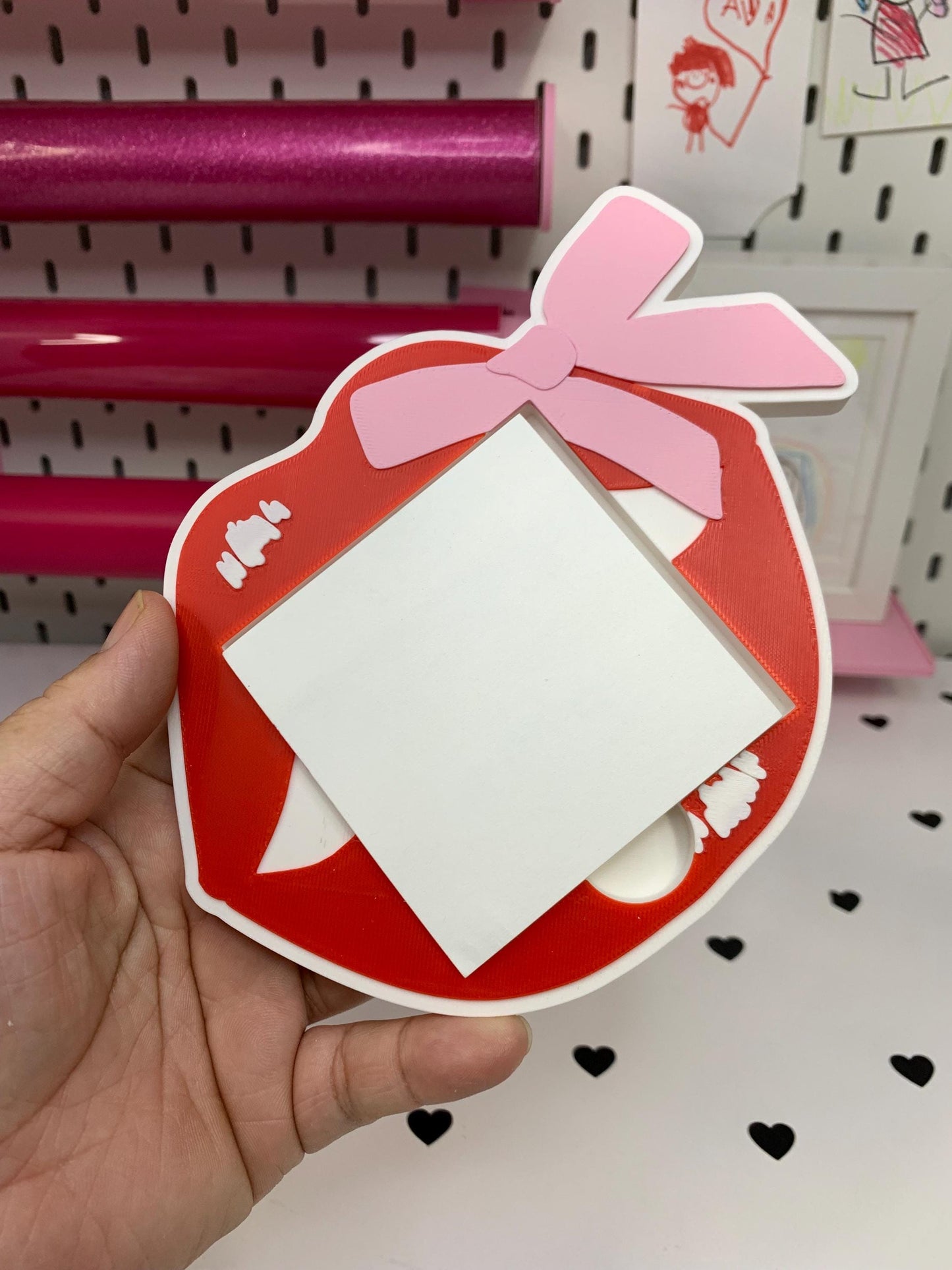 Lip with Bow Note Holder File ( & 3MF) by Lina Loves Two, handmade in Los Angeles CA