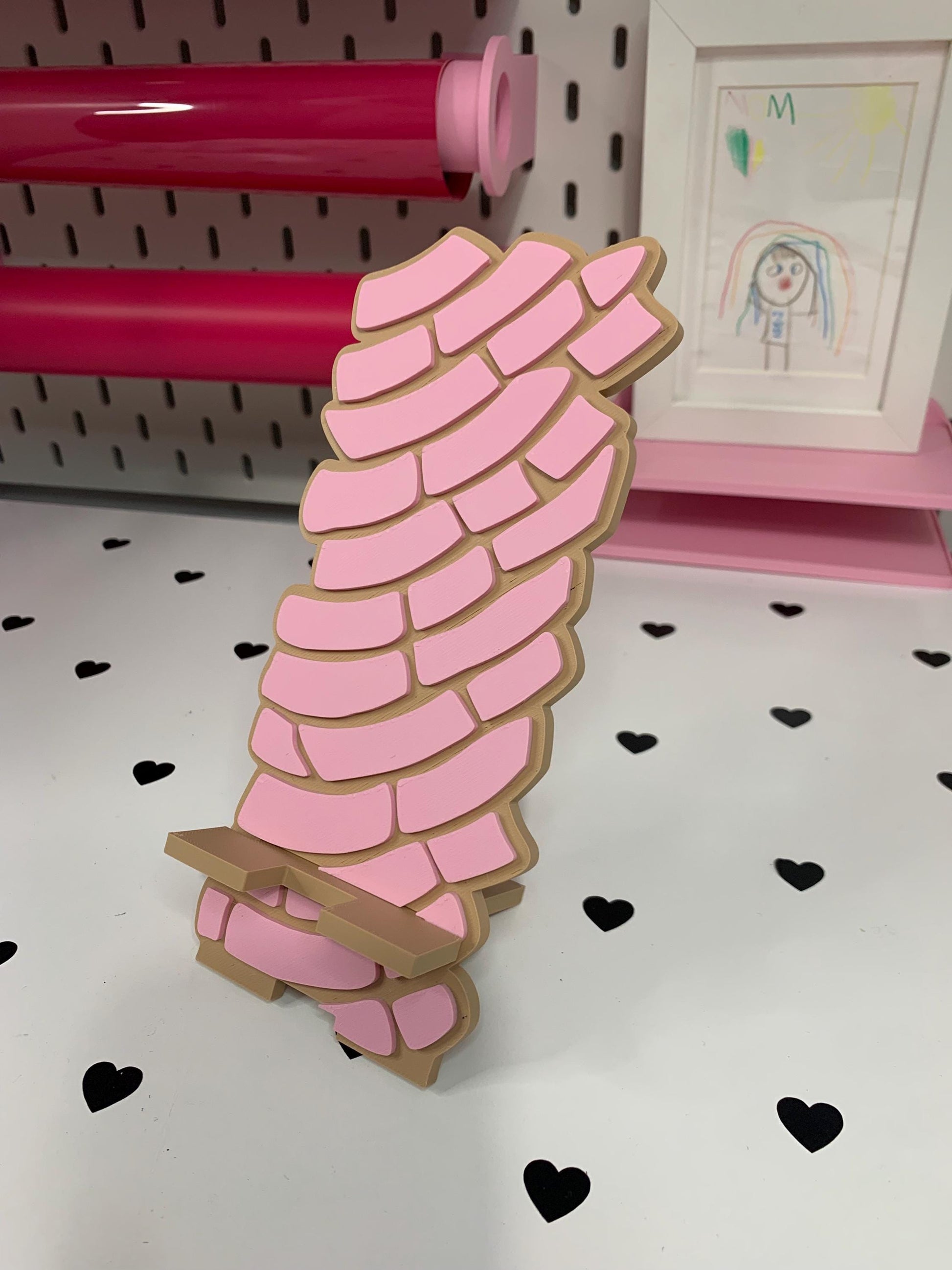 Concha Phone Stand: File ( & 3MF ) by Lina Loves Two, handmade in Los Angeles CA