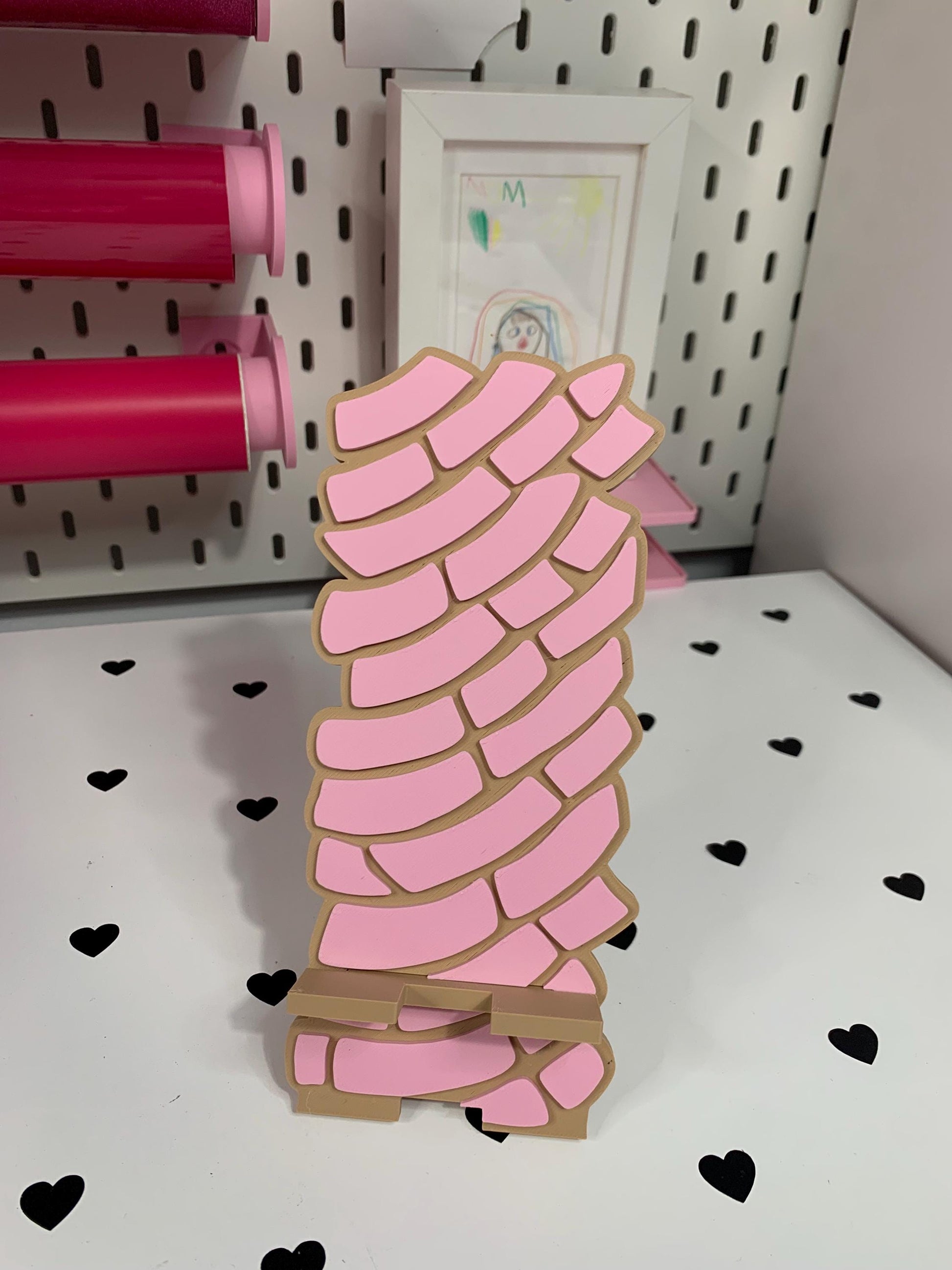 Concha Phone Stand: File ( & 3MF ) by Lina Loves Two, handmade in Los Angeles CA