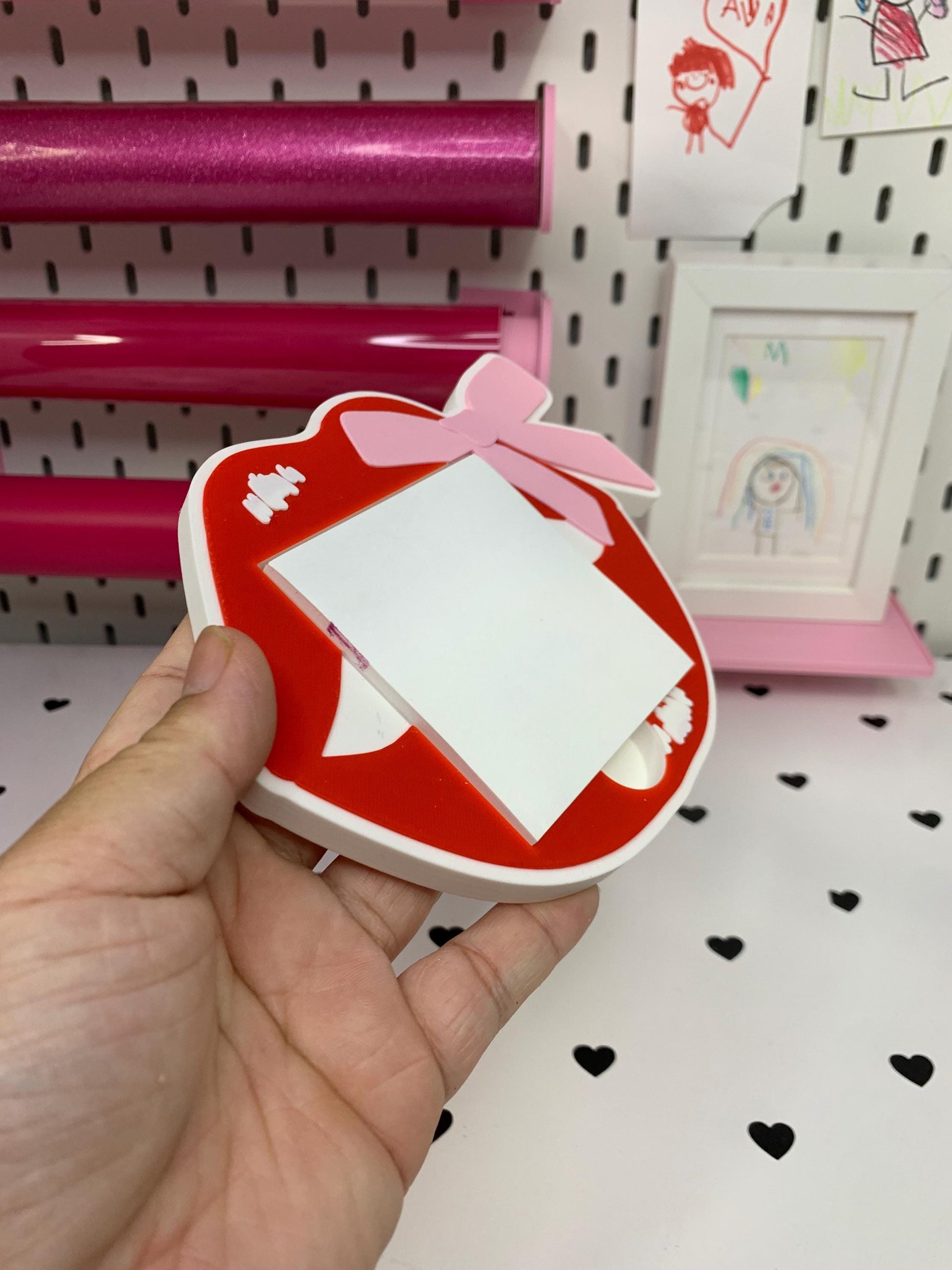 Lip with Bow Note Holder File ( & 3MF) by Lina Loves Two, handmade in Los Angeles CA