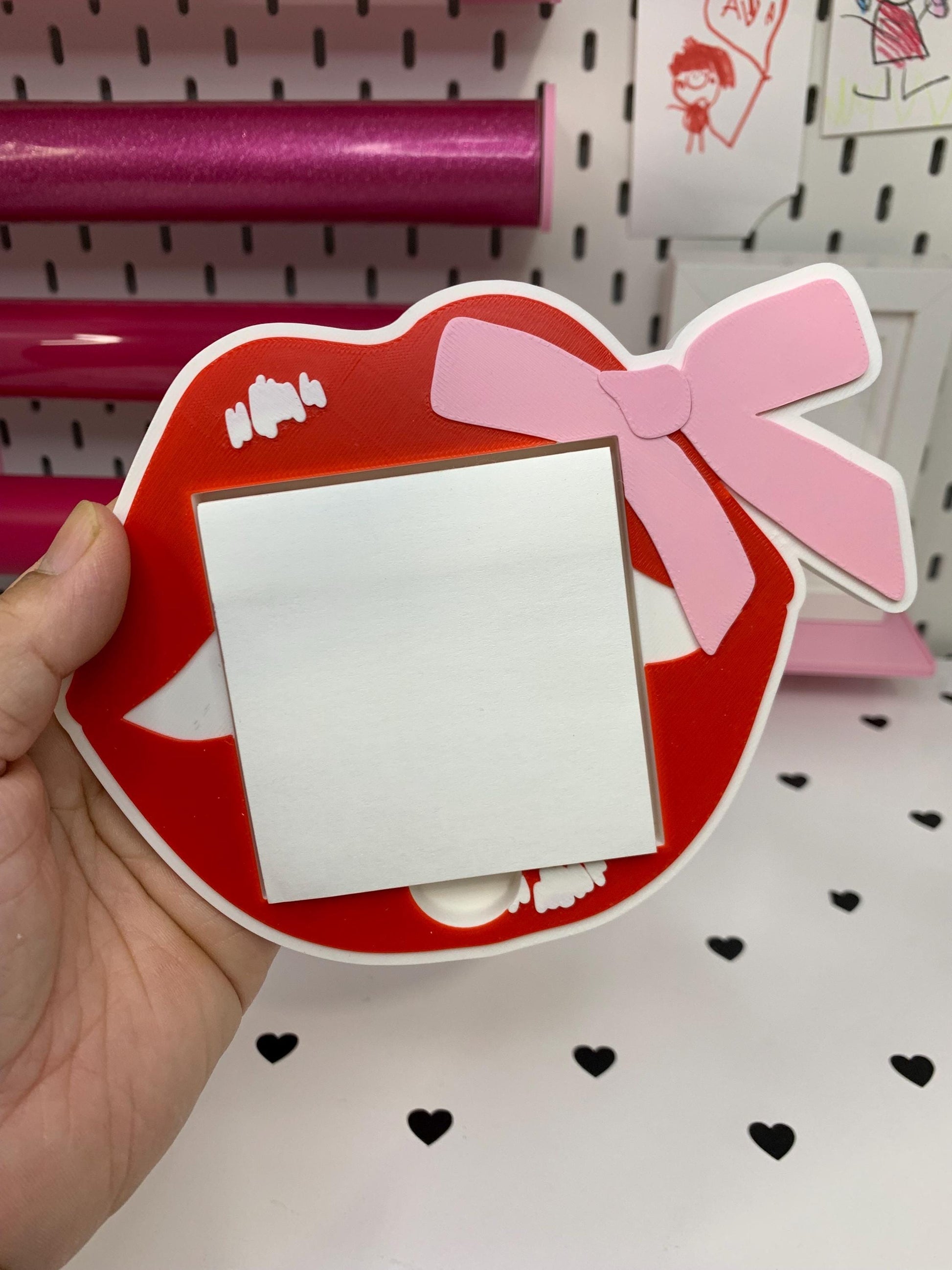 Lip with Bow Note Holder File ( & 3MF) by Lina Loves Two, handmade in Los Angeles CA