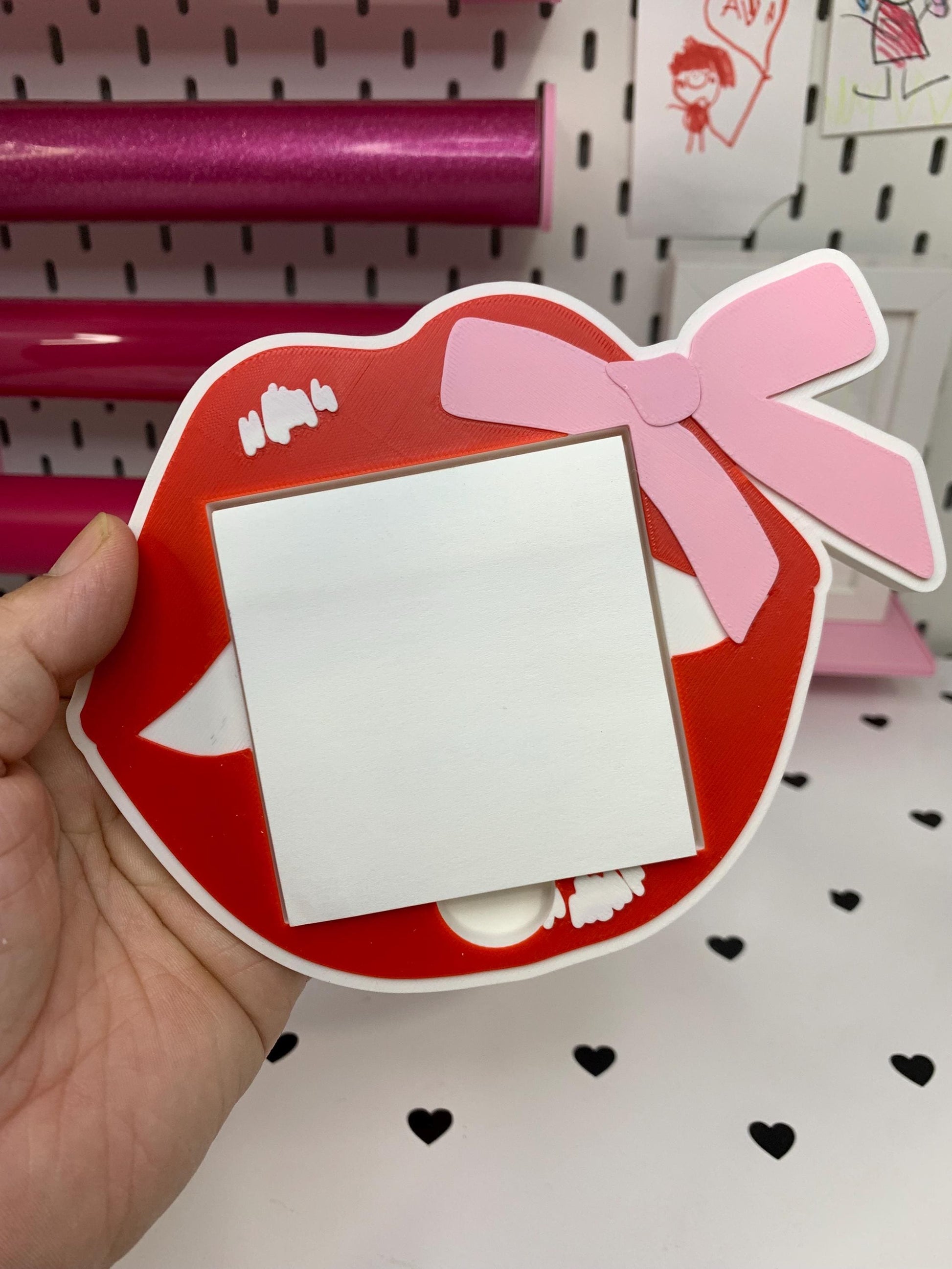 Lip with Bow Note Holder File ( & 3MF) by Lina Loves Two, handmade in Los Angeles CA