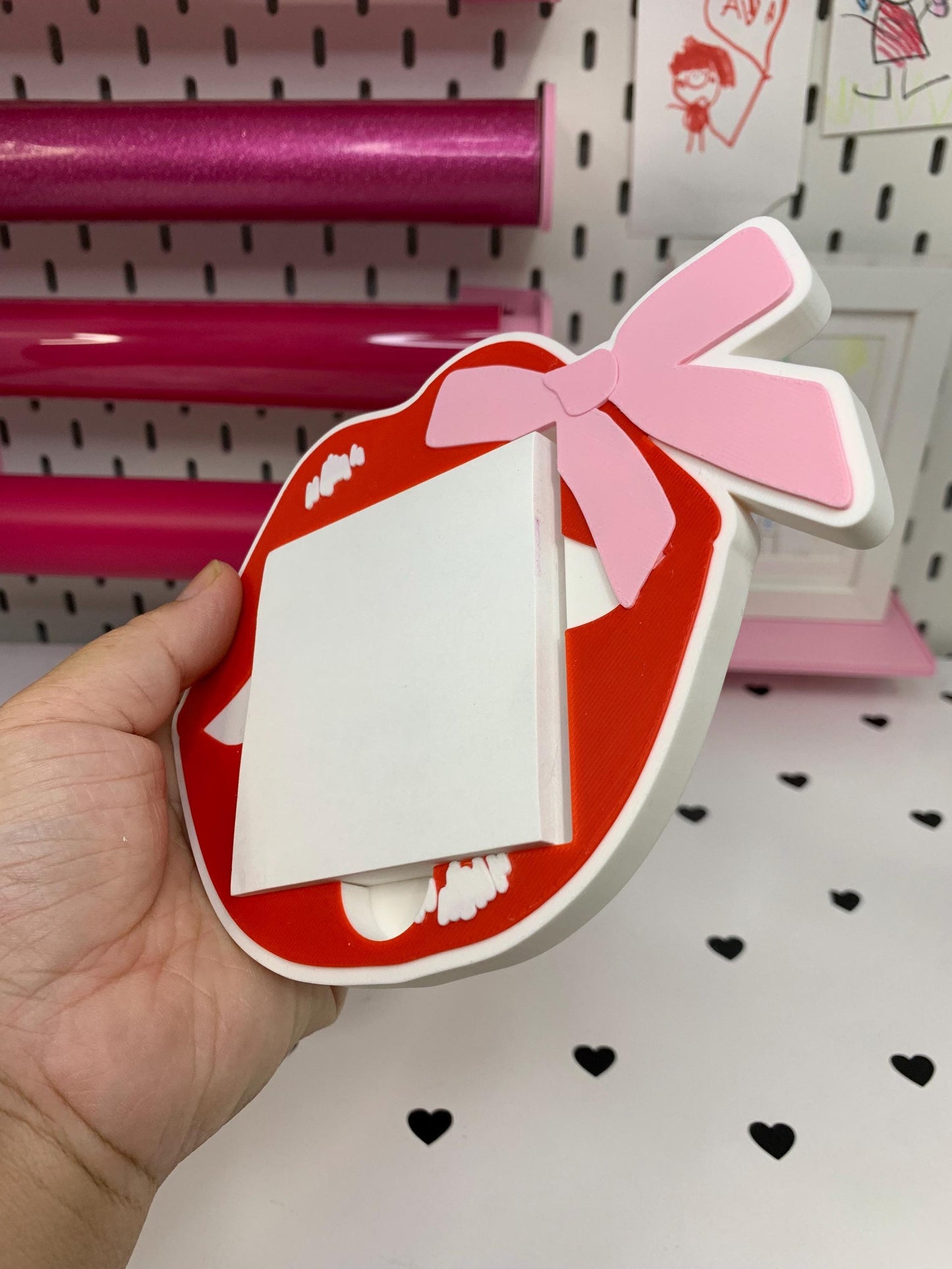 Lip with Bow Note Holder File ( & 3MF) by Lina Loves Two, handmade in Los Angeles CA