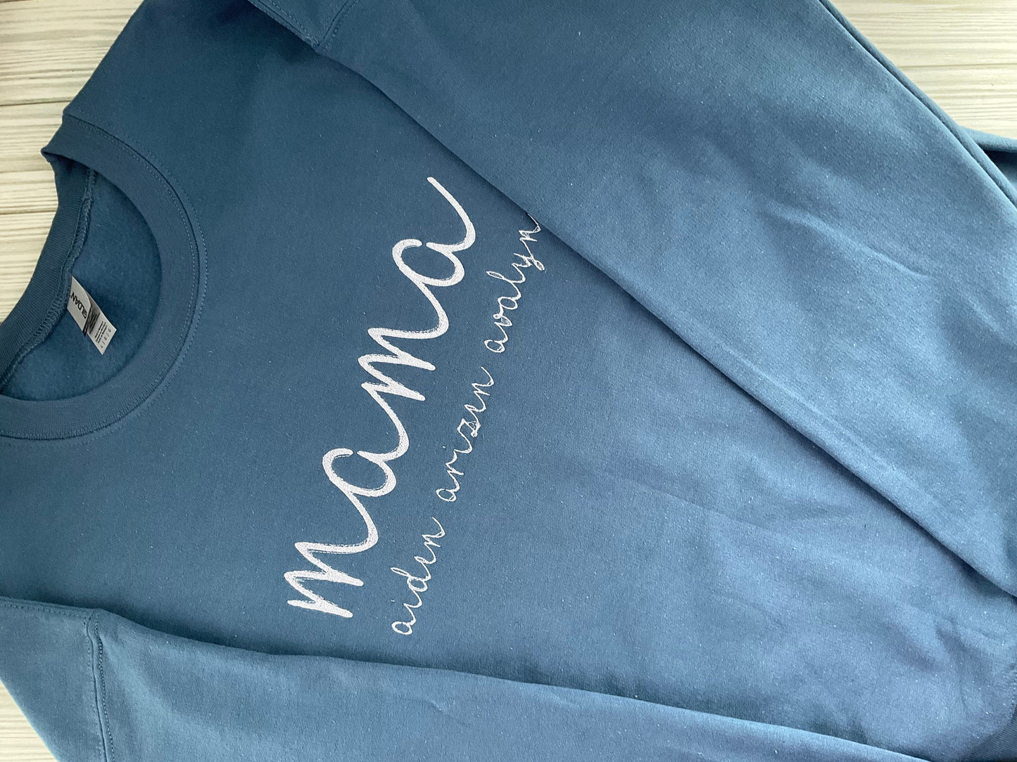 Mom's Love Embodied: Personalized Mama Script Sweatshirt with Kids' Names - Custom Embroidery for Mother's Day Appreciation! Handmade Gift